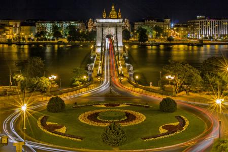 在匈牙利首都布达佩斯的链桥5k视网膜超高清壁纸和背景图像