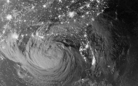 飓风艾萨克使登陆在美国全高清壁纸和背景