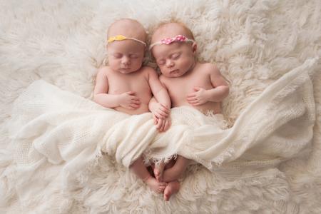双胞胎女婴4k超高清壁纸和背景