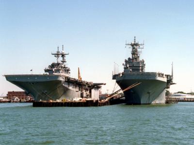 USS塞班岛（LHA-2）和USS黄蜂（LHD-1）全高清壁纸和背景图片