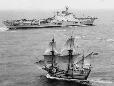 HMS方舟皇家（R09）墙纸和背景图像