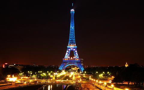 艾菲尔铁塔在夜间全高清壁纸和背景图像点亮