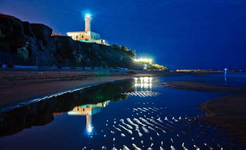 意大利海岸的灯塔全高清壁纸和背景图像