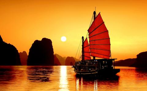 日落时在下龙湾越南全高清壁纸和背景图像的帆船