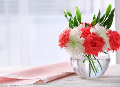 玫瑰和洋桔梗小花瓶5k视网膜超高清壁纸和背景