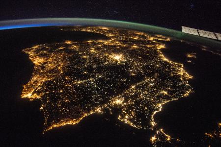 伊比利亚半岛在晚上（美国国家航空航天局,国际空间站）4k超高清壁纸和背景