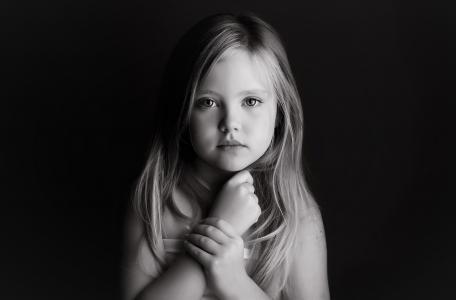 黑色和白色全高清壁纸和背景的可爱小女孩