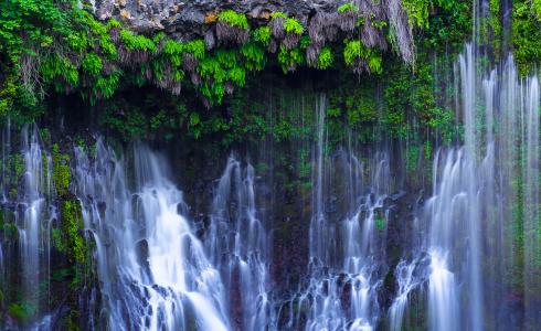 McArthur-Burney瀑布在加利福尼亚州4k超高清壁纸和背景