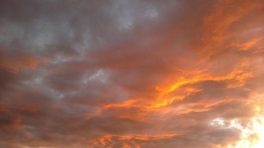 多云的日落天空壁纸和背景