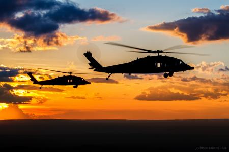 西科斯基UH-60黑鹰全高清壁纸和背景图片
