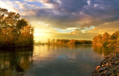 河日出在秋天全高清壁纸和背景