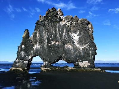 Hvítserkur岩石是在冰岛4k超高清壁纸和背景图像