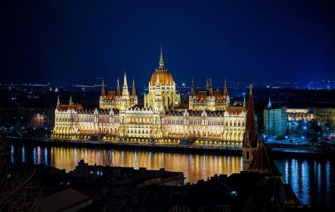 布达佩斯,议会大厦在晚上全高清壁纸和背景图像