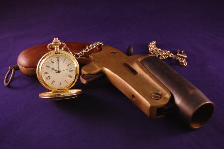 古色古香的喇叭枪和怀表也被称为FOB手表全高清壁纸和背景