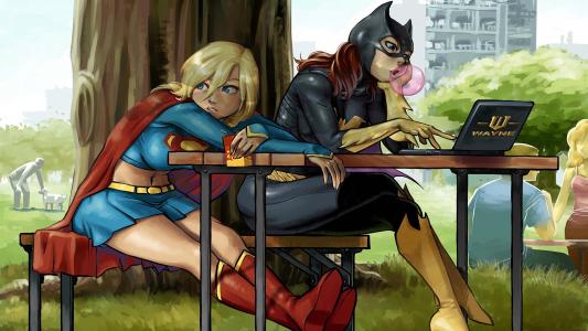 蝙蝠女和Supergirl Chillin'在公园全高清壁纸和背景
