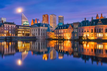 反映在湖全高清壁纸和背景图像的荷兰城市
