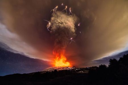 埃特纳火山惊人的猛烈爆发西西里,意大利全高清壁纸和背景