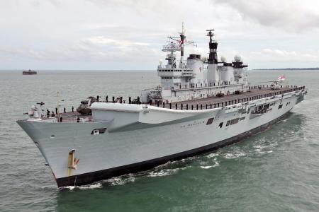HMS Illustrious（R06）全高清壁纸和背景图像