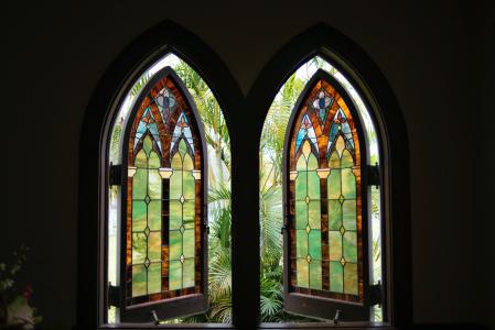 彩色玻璃教堂Windows 5k视网膜超高清壁纸和背景