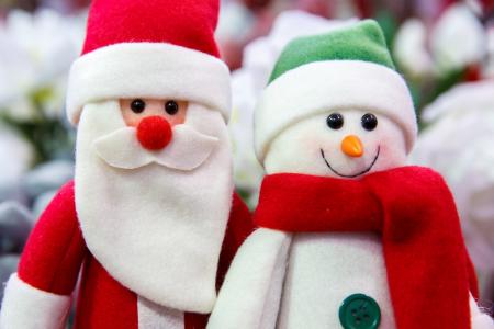 圣诞老人和雪人毛绒玩具装饰全高清壁纸和背景图像