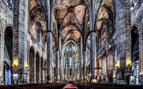 在加泰罗尼亚,西班牙圣玛丽亚del Mar大教堂里面4k超高清壁纸和背景