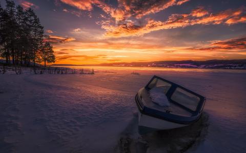 船在日落时冬天湖全高清壁纸和背景图像