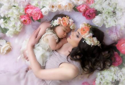 睡着的母亲和女儿全高清壁纸和背景