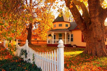 漂亮的房子在秋季全高清壁纸和背景图像