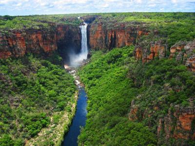 瀑布在澳大利亚卡卡杜国家公园壁纸和背景图像