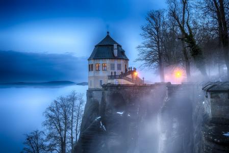 Konigstein堡垒在瑞士雾5k Retina超高清壁纸和背景图像