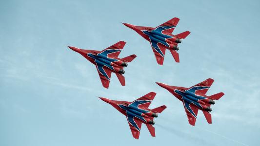 俄罗斯空军特技表演队“Strizhi”（Swifts）全高清壁纸及背景图片