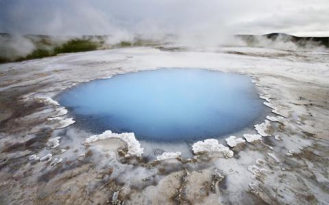 冰岛Hveravellir热活跃区的温泉全高清壁纸和背景