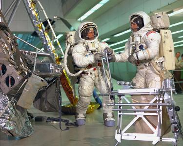 阿波罗12月球EVA训练全高清壁纸和背景图像