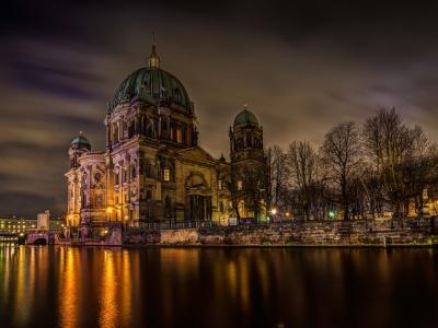 柏林大教堂在晚上全高清壁纸和背景