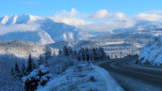 道路在冬季山全高清壁纸和背景图像
