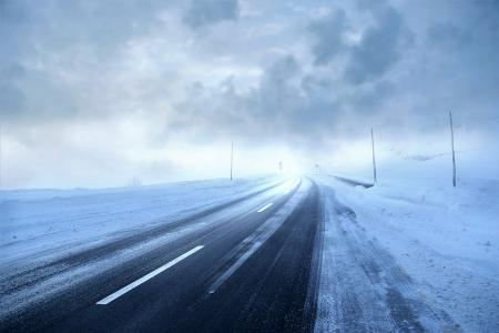 冬季道路风暴5k视网膜超高清壁纸和背景
