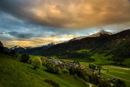 在瑞士山4k超高清壁纸和背景图像的村庄