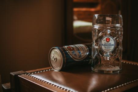 啤酒杯和Kaiserdom德国啤酒全高清壁纸和背景图像的罐头
