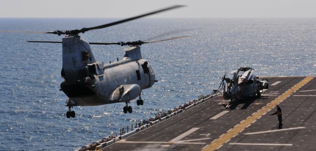 携带人道主义援助的CH-46E海上直升机提供全高清壁纸和背景图像
