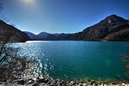 Cavazzo湖4k超高清壁纸和背景