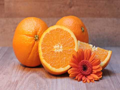 新鲜的甜橙