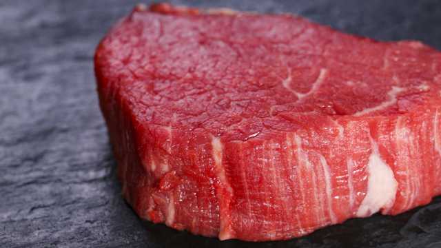 新鲜的红色牛肉图片