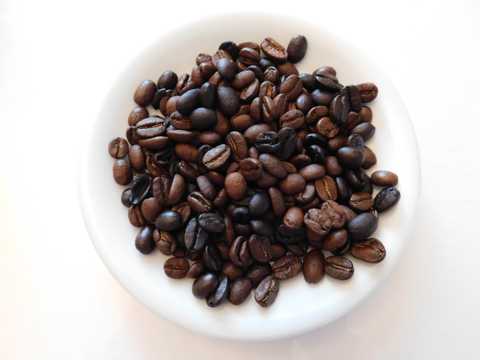 碗里的咖啡豆